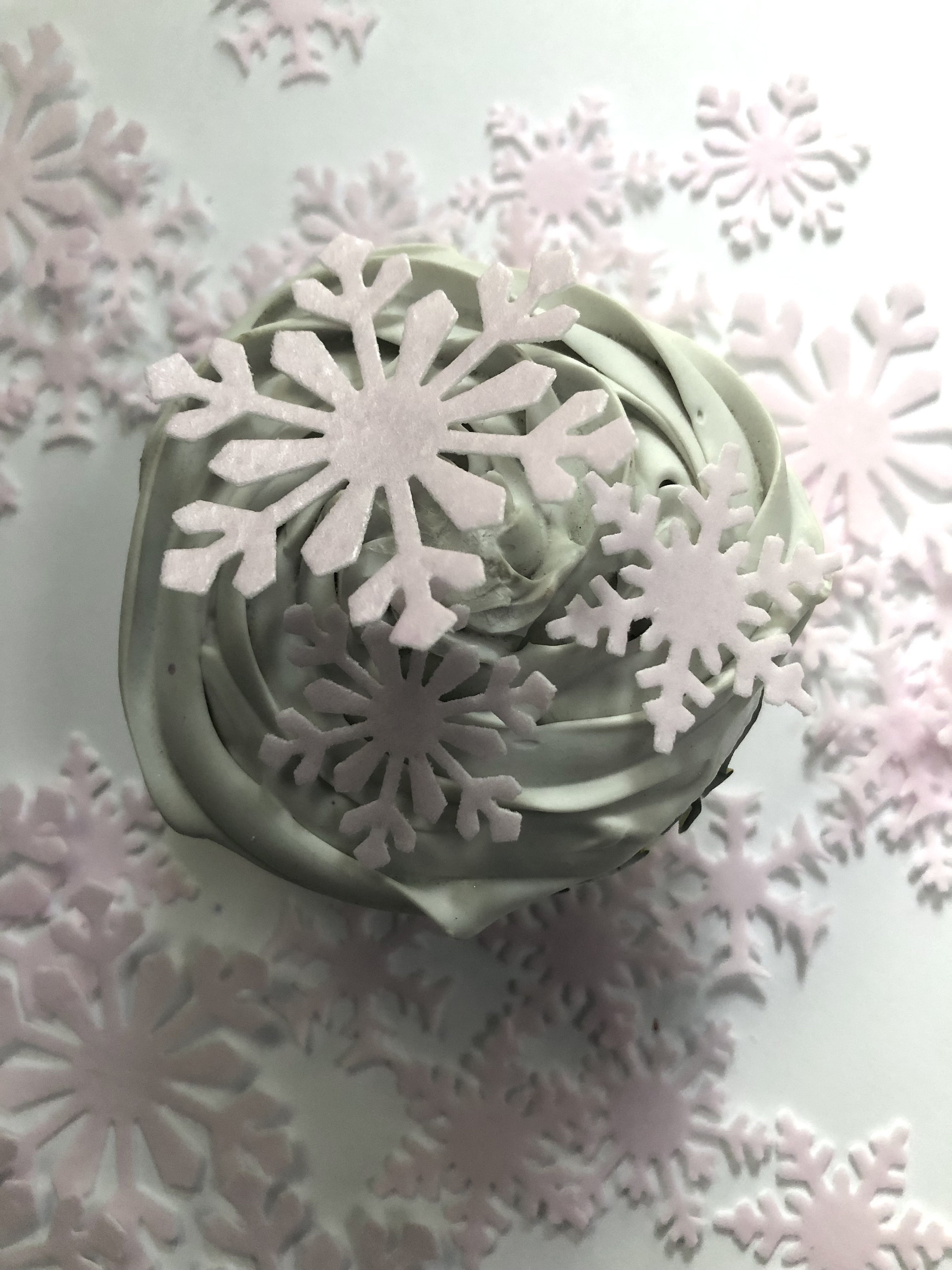 Products :: 30 pale pink Edible snowflakes, extra thick wafer paper  snowflakes for cake decorating, cupcake decorating, cookie decorating, and  winter cakes.
