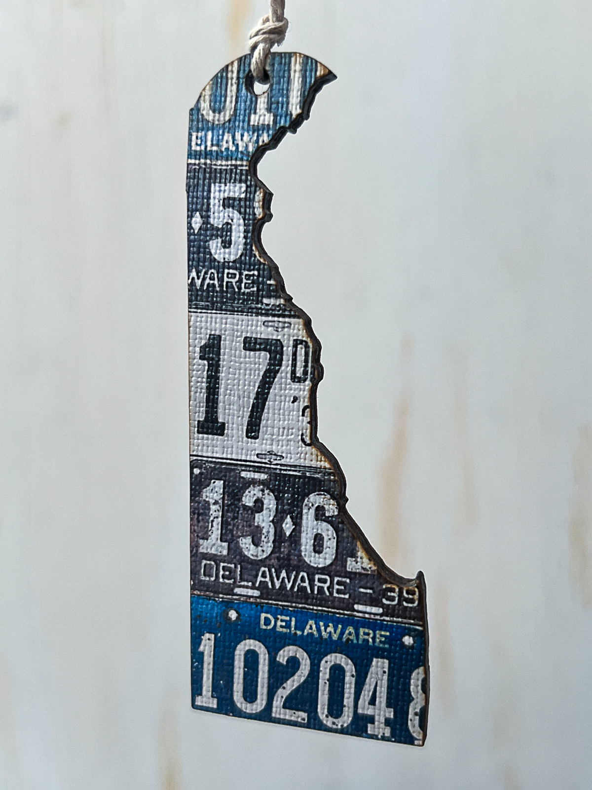 Home & Living Home Decor Ornaments Delaware Vintage License