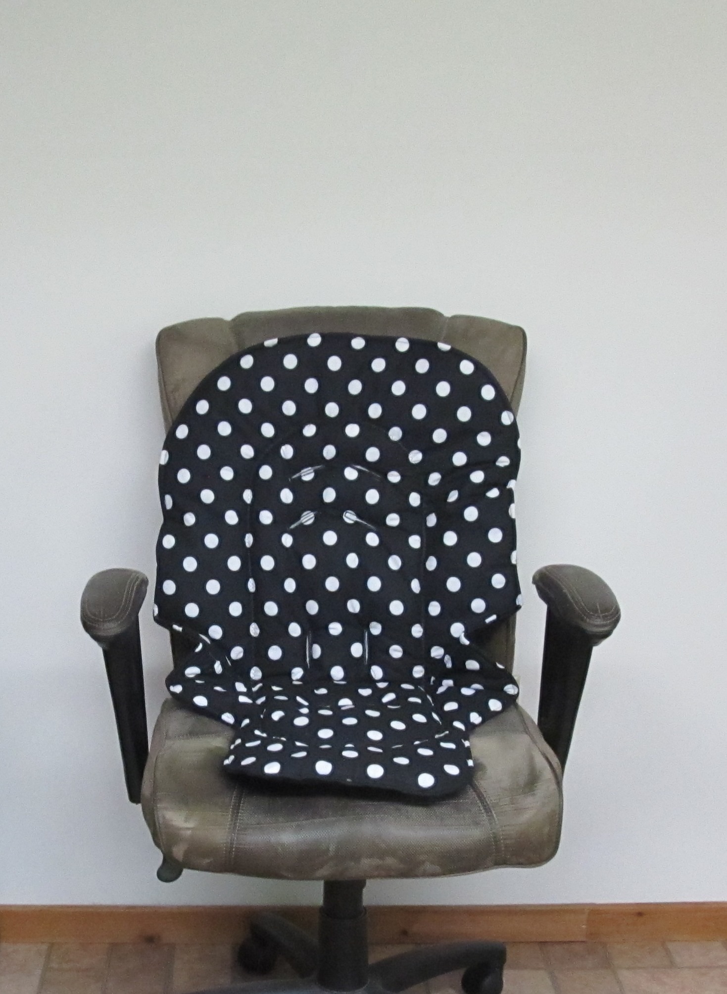 large white dots on black highchair replacement pad
