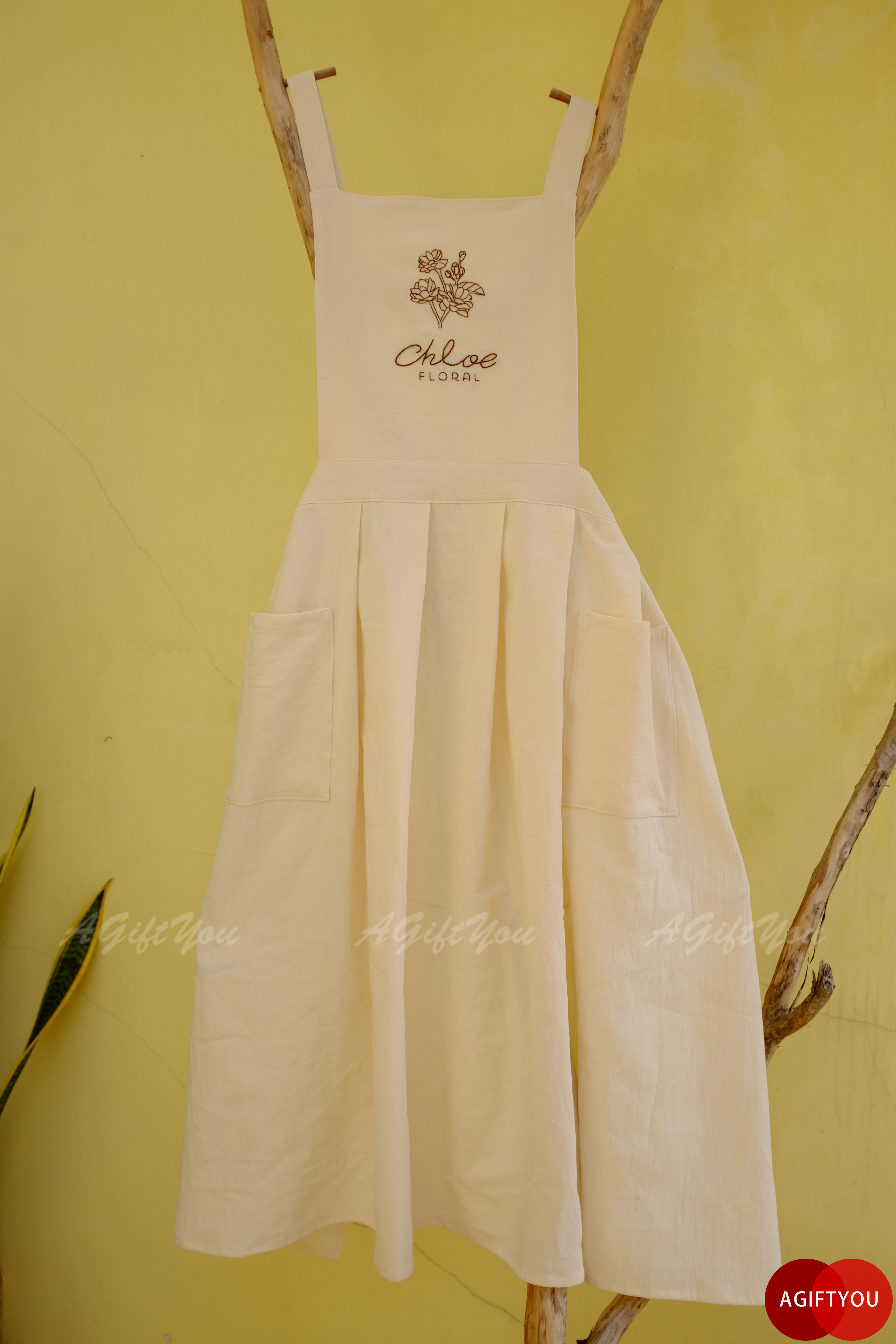 Customizable embroidered apron, vintage fashion rose, dress style