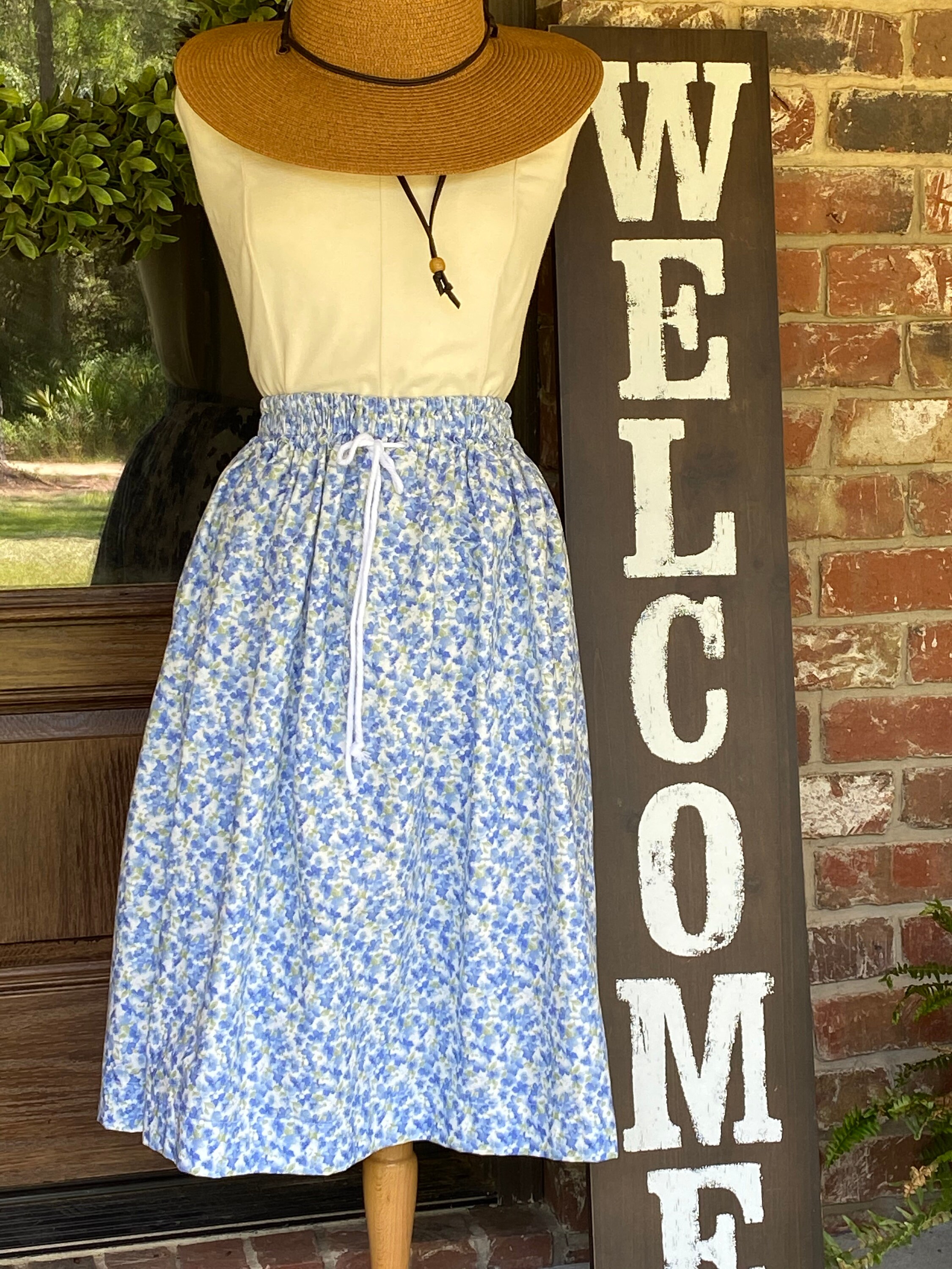 Clothing & Accessories :: Women's :: Skirts :: Blue floral gathered ...