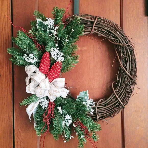 HAND CRAFTED CHRISTMAS GRAPEVINE WREATH, GREENERY, TWIGS, BERRIES AND ...