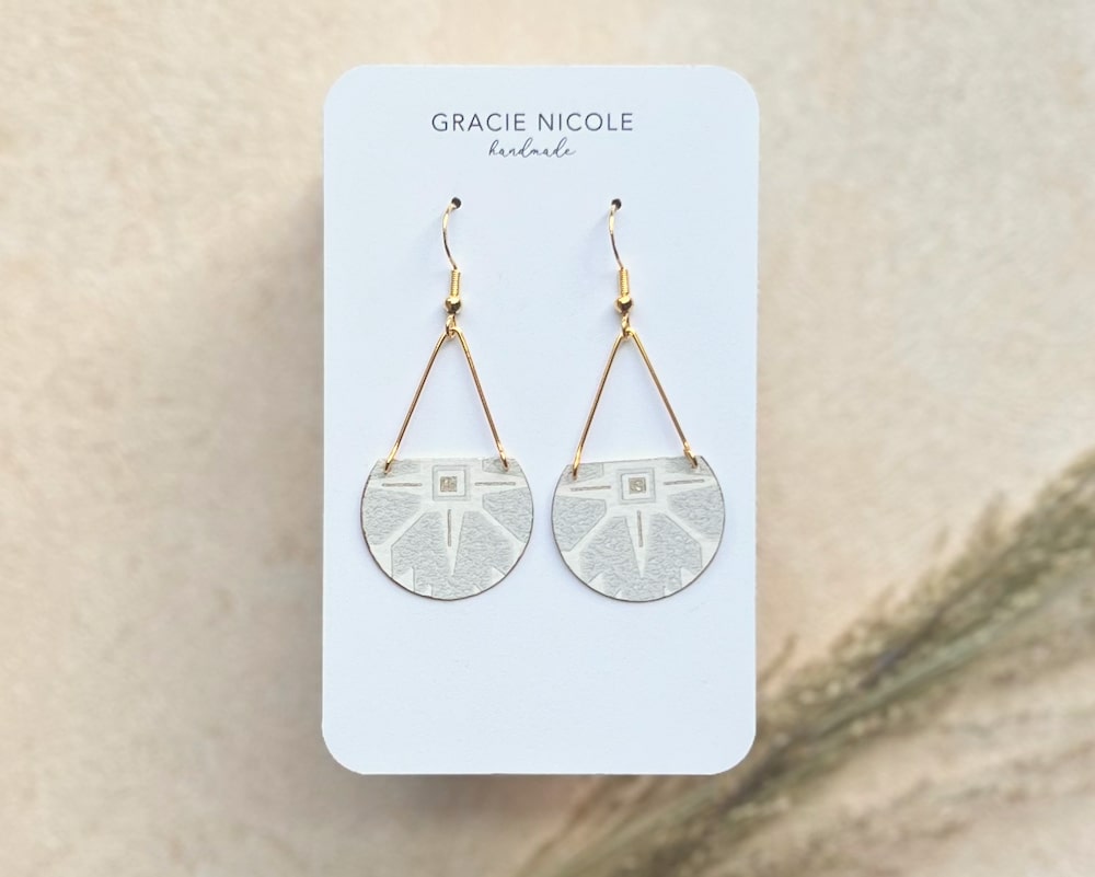 Jewelry :: Earrings :: Dangle & Drop Earrings :: Sophisticated Gold and