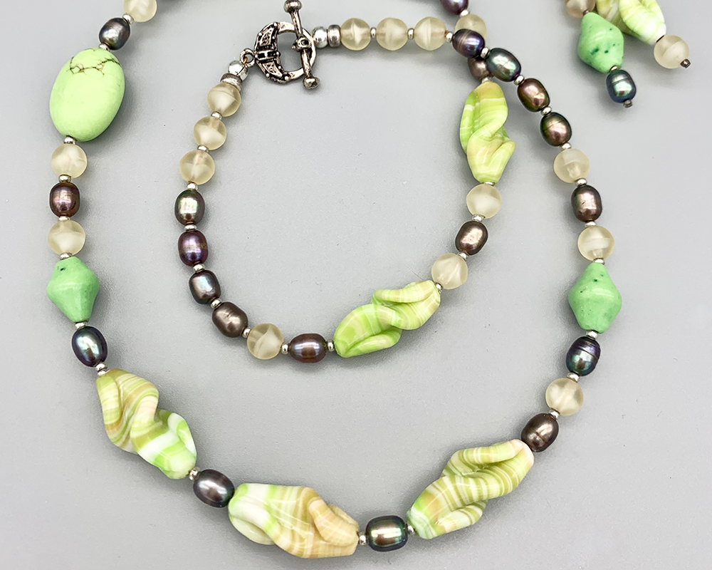 Necklace set | Green apple turquoise, freshwater pearls, chartreuse vintage glass beads