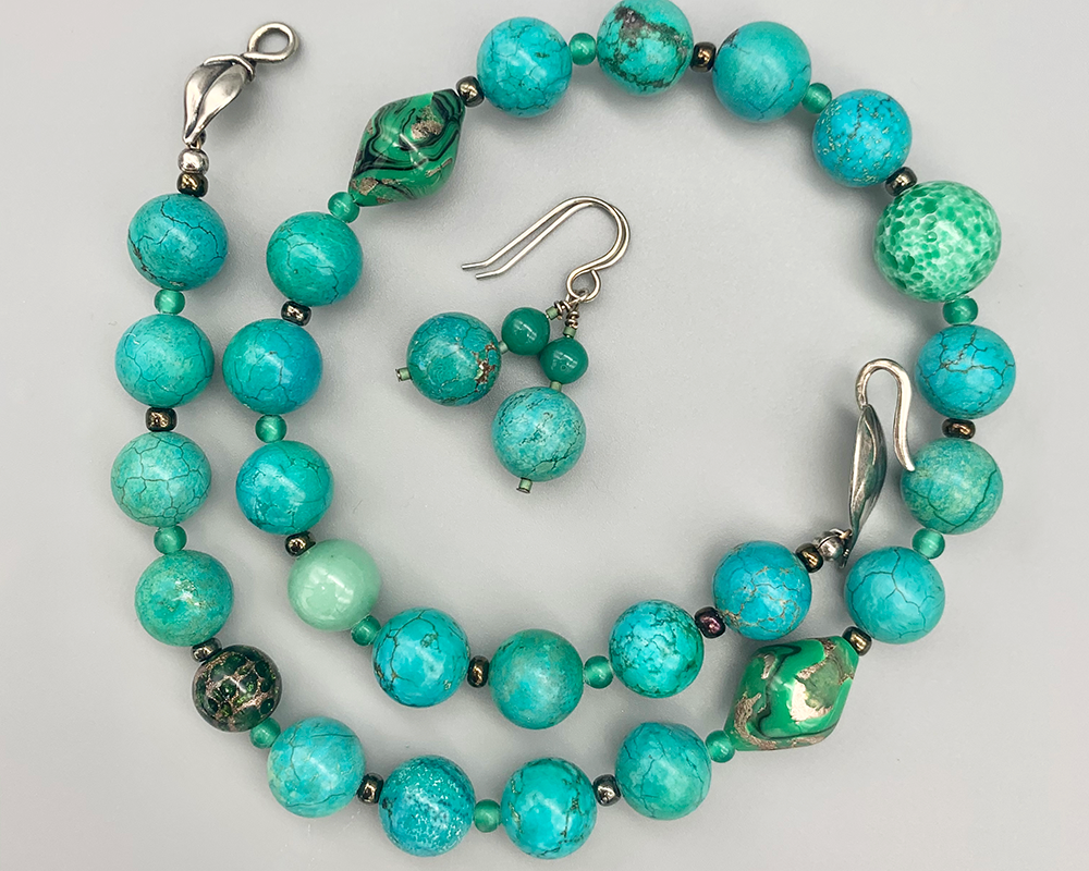 Necklace set | Turquoise-green stones, vintage green glass beads
