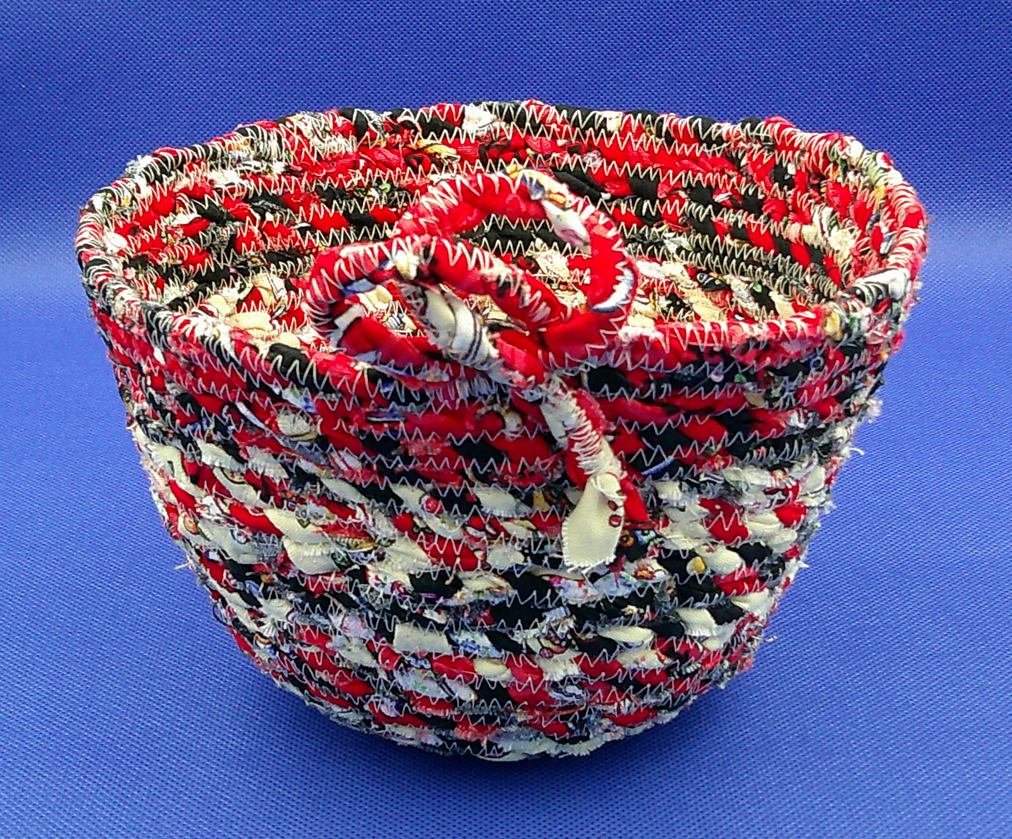 This is a view looking at the side with the loop detail. The bowl is 7 inches wide by 4.5 inches deep and a base of about 4.5 inches. This is a view looking at the side with the loop detail. The bowl is 7 inches wide by 4.5 inches deep and a base of about 4.5 inches.