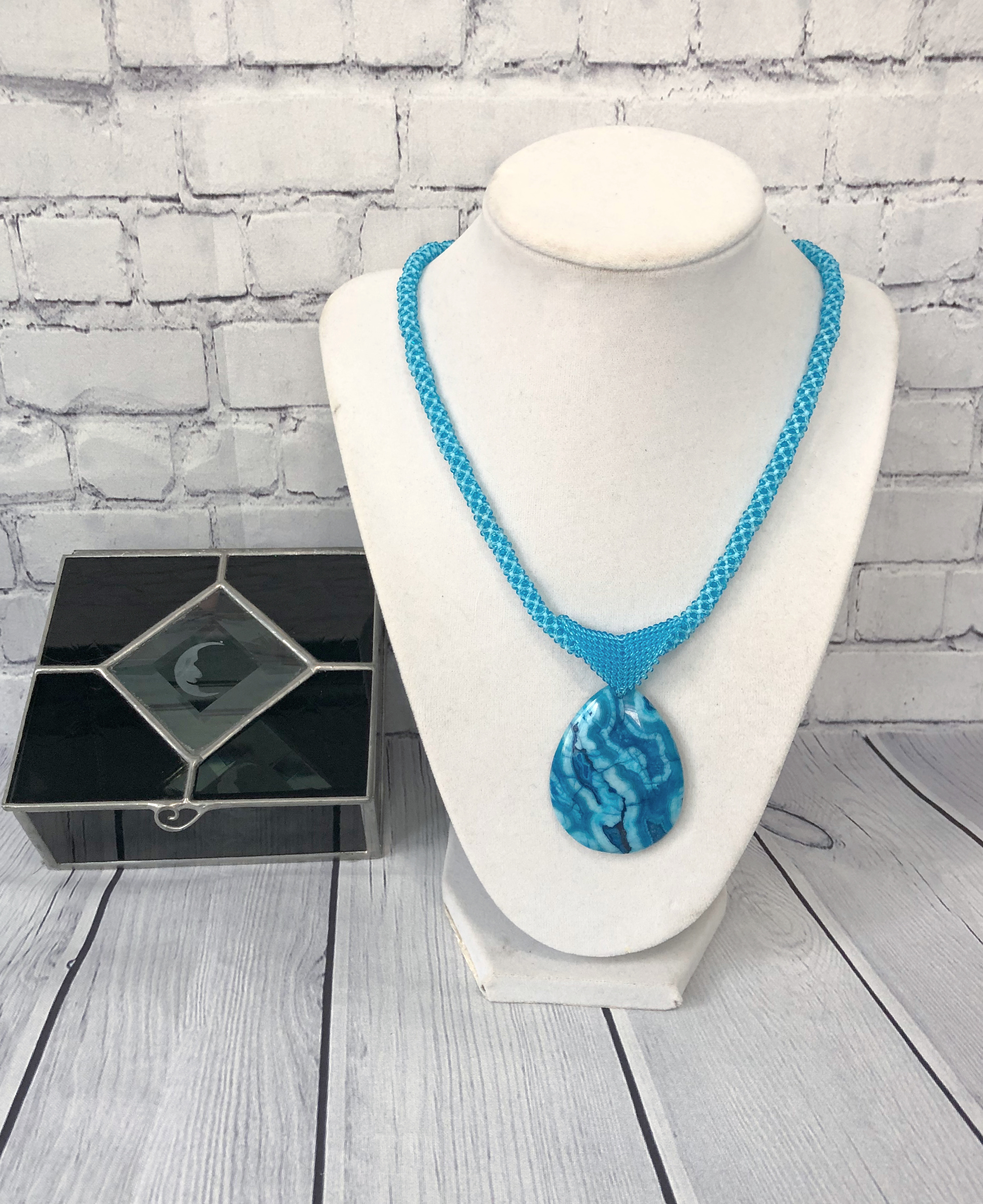 Beaded Necklace with Agate Pendant